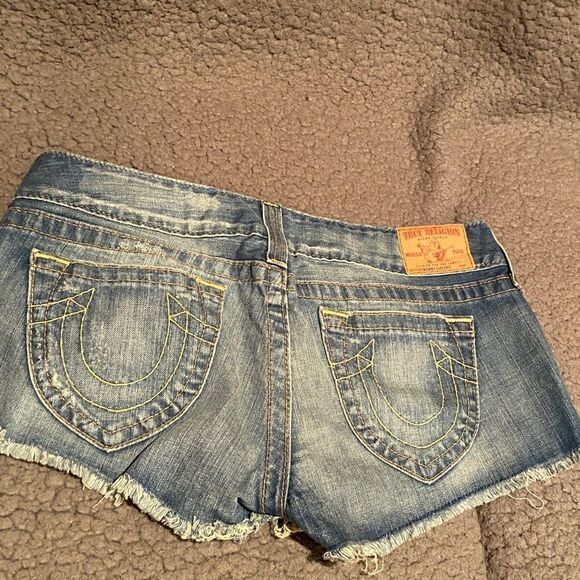 True Religion Bobby Cut Off Distressed Shorts Size 30 - Picture 8 of 13